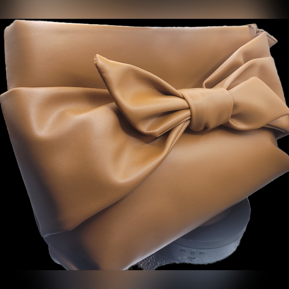 Tan Bow Wristlet Women's Clutch Bag